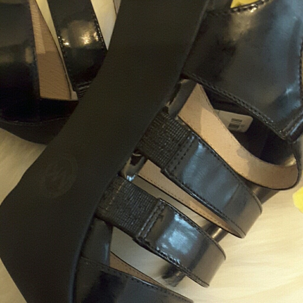 Michael kors genuine leather open toe shoes - Picture 7 of 8